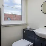 Holiday home Adventure House -