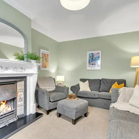 Adventure House - 펜션 *