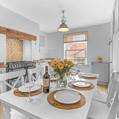 Adventure House - * 휫비