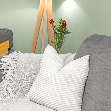 펜션 Adventure House - *