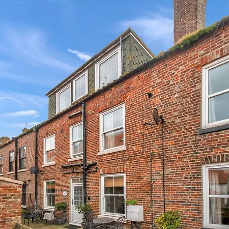 펜션 Adventure House - *