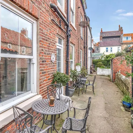 펜션 Adventure House - *