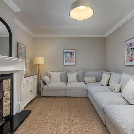 Adventure House - بيت للعطل *