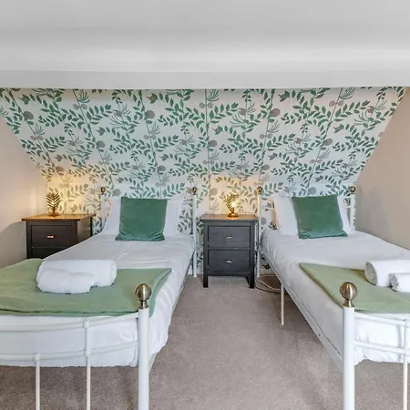 بيت للعطل Adventure House - *