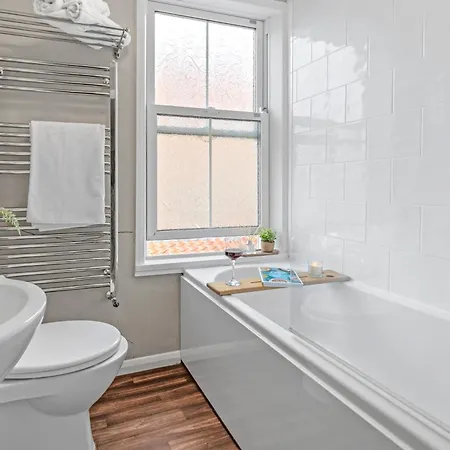 بيت للعطل Adventure House - ويتبي