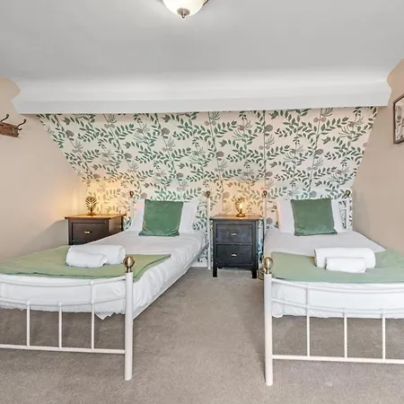 Adventure House - ويتبي